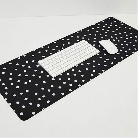 🆕️ polka dot desk pad - Picture 1 of 3